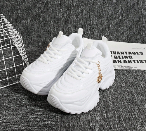 👟🌻 DareSee Sneakers con Plataforma Alta & Charm de Girasol